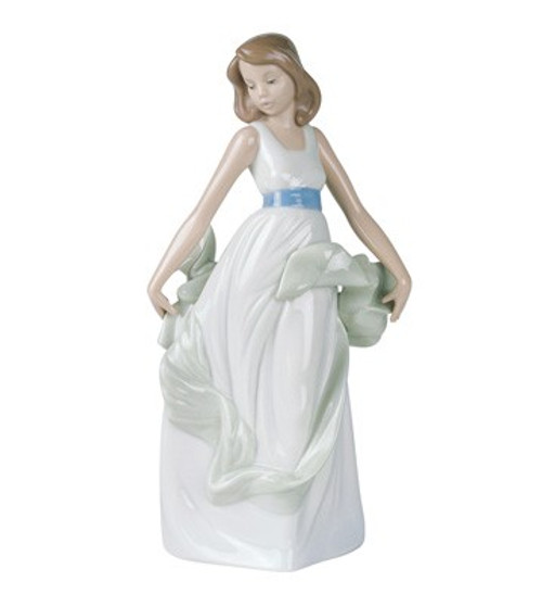 Nao by Lladro Porcelain "Walking on air" Figurine